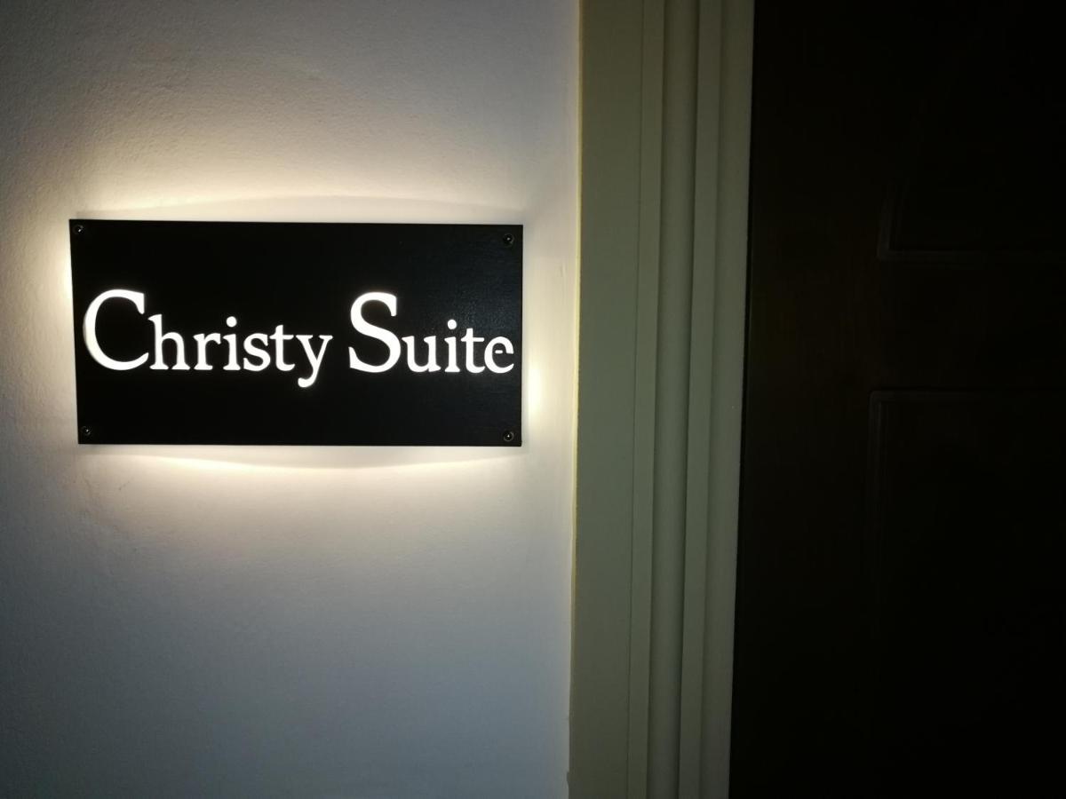 Christy Suite Elegante Appartamento Nel Centro Storico Di Anzio Exterior photo