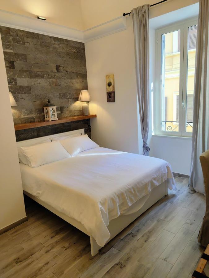 Christy Suite Elegante Appartamento Nel Centro Storico Di Anzio Exterior photo